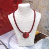 Collier « écaille » aimanté rouge