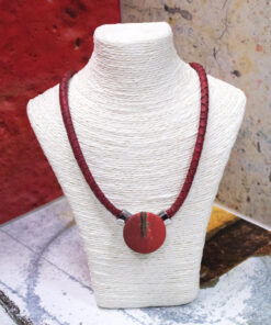 Collier « écaille » aimanté rouge