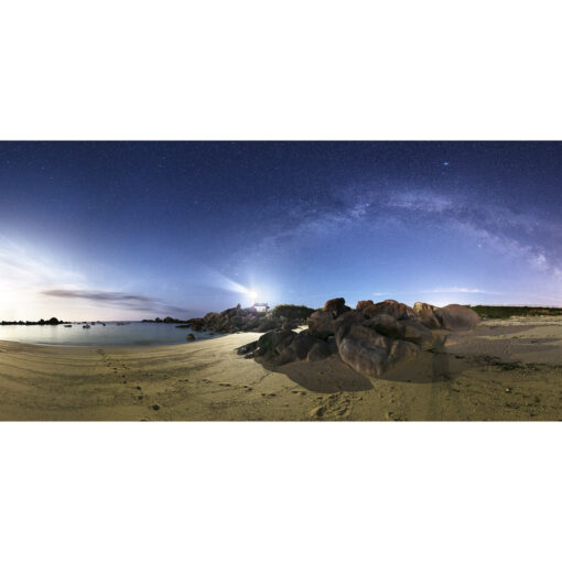 Brignogan : Phare de Pontusval sous la Voie lactée