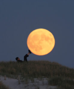 Photo "Sabine porte la Lune avec ses pieds"