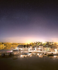 Carte postale "Saint-Goustan de nuit sous la Voie lactée"