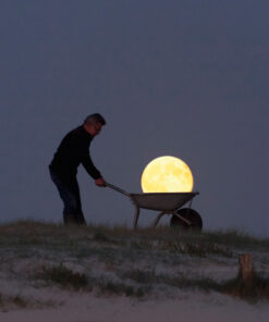 Photo à encadrer Jeux lunaires "Michel porte la Lune dans une brouette"