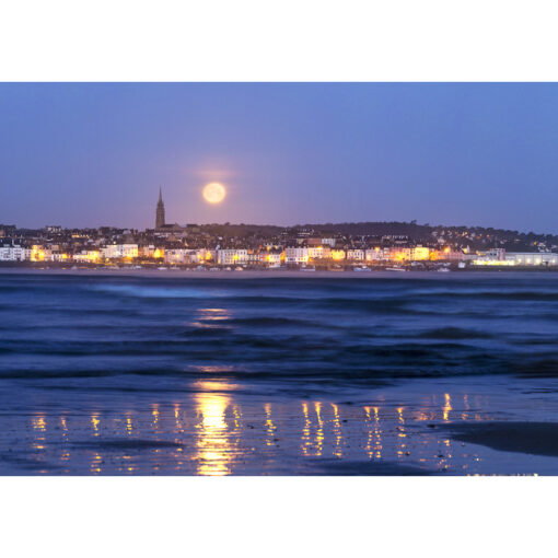 Photo A4 à encadrer "Douarnenez : la Pleine Lune se couche sur la ville"