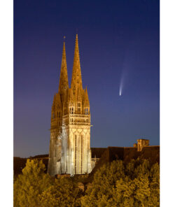 Photo A4 à encadrer "Quimper : la cathédrale et la comète Neowise"