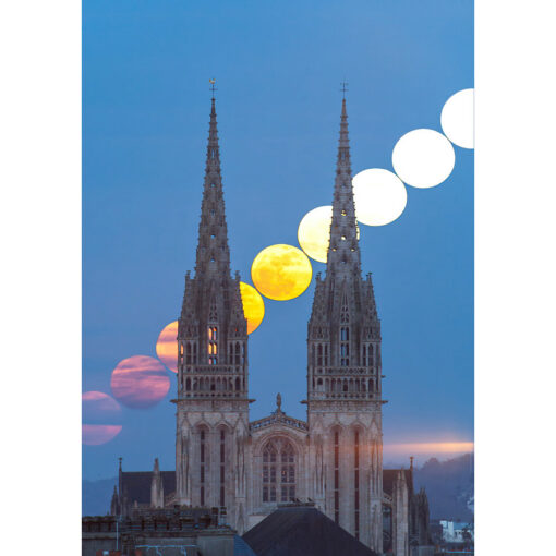 Quimper : Lever de Lune derrière Saint-Corentin