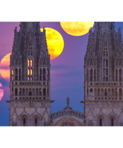 Quimper : Lever de Lune derrière les flèches de la cathédrale