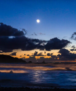 Baie des Trépassés : Croissant de Lune sur la Pointe du Raz