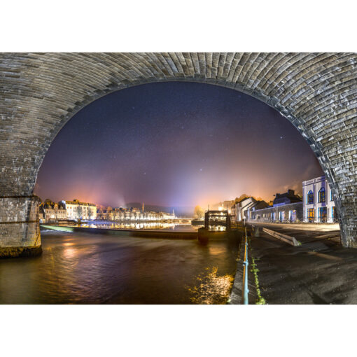 Châteaulin : L'arche de la Voie lactée sous l'arche du pont