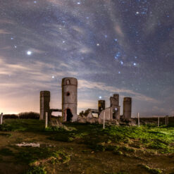 Camaret-sur-Mer : Voie lactée d'hiver sur le Manoir de Saint-Pôl-Roux
