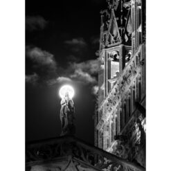 Photo A4 Noir et Blanc à encadrer "Quimper : La Pleine Lune derrière le Roi Gradlon"