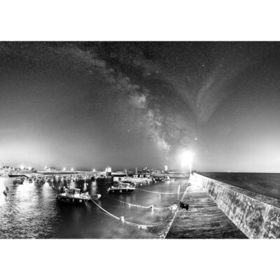 Photo A4 Noir et Blanc à encadrer "Trévignon : le port de Trévignon de nuit sur fond de Voie lactée"