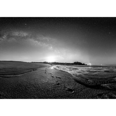 Photo A4 Noir et Blanc à encadrer "Trévignon : plage de la baleine sous la Voie lactée"