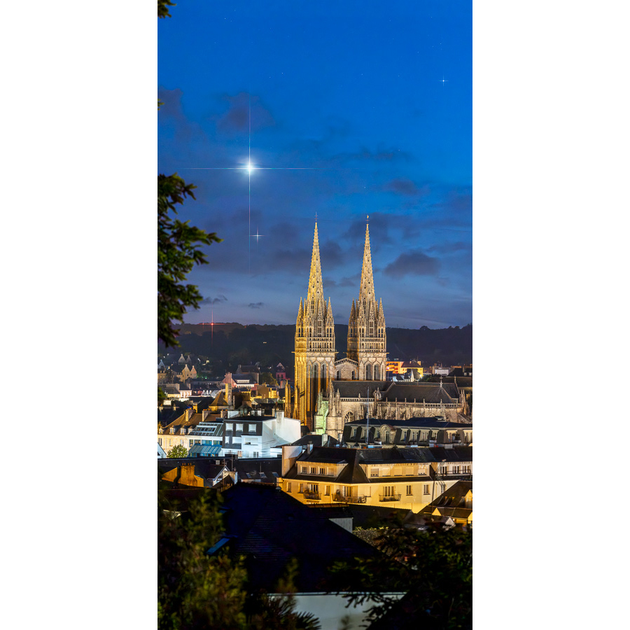 Quimper : Vénus et Jupiter entre les flèches de Saint-Corentin