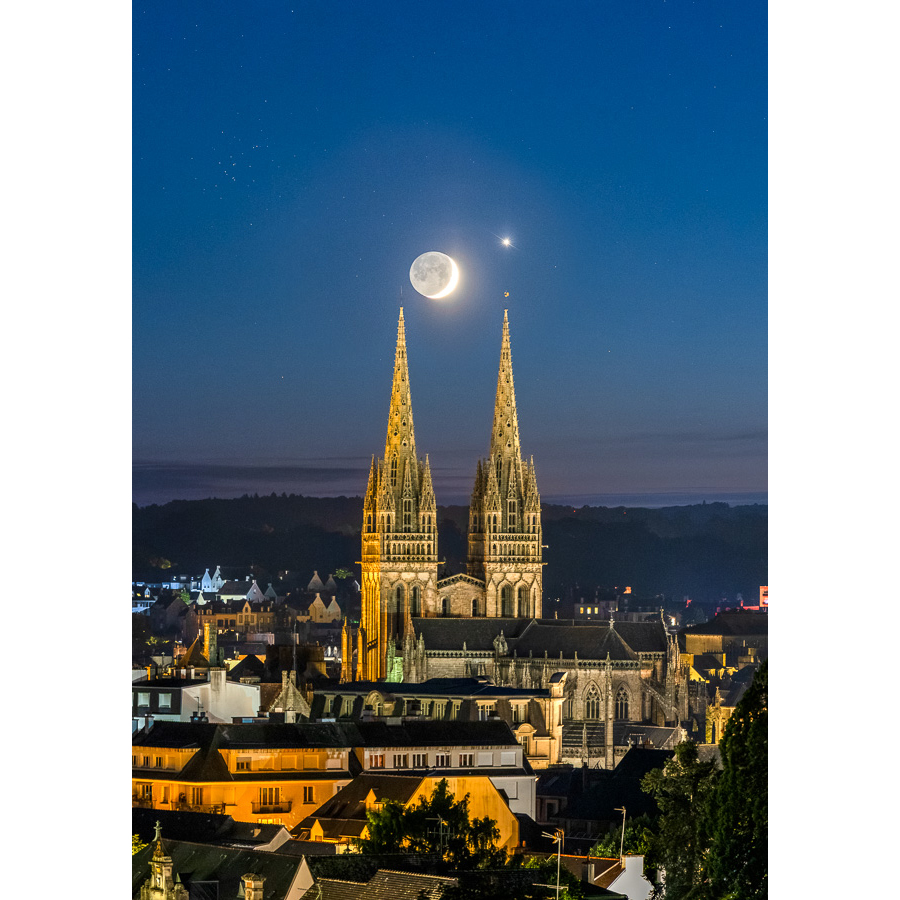 Quimper : conjonction Lune-Vénus sur la cathédrale Saint-Corentin